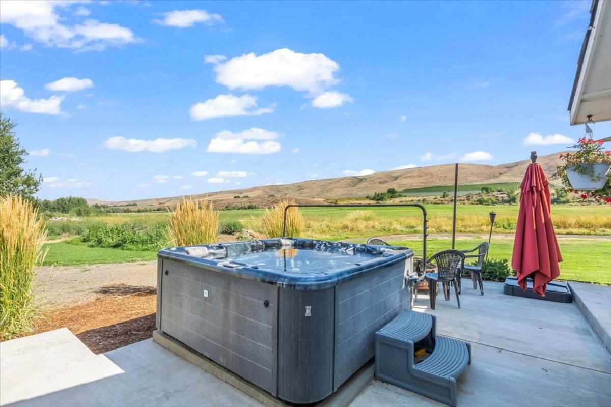 The Ahtanum Cottage - New Hot Tub And Great Views! Yakima Exteriér fotografie